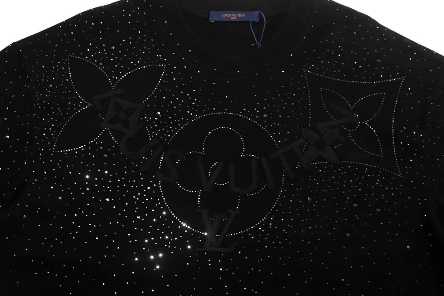 🅿️180 louis vuitto*2026 latest short-sleeved T-shirt (hot diamond) Material: Made of high version 300g double yarn combed cotton Size: S M L XL Color: black white Style number: W2652